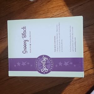 NIB Scentsy plug-in warmer